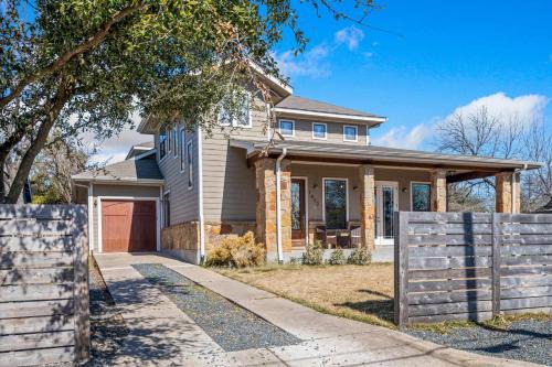 Central East Austin Casa | Bright Home in East ATX - 3BR - Cowboy Pool