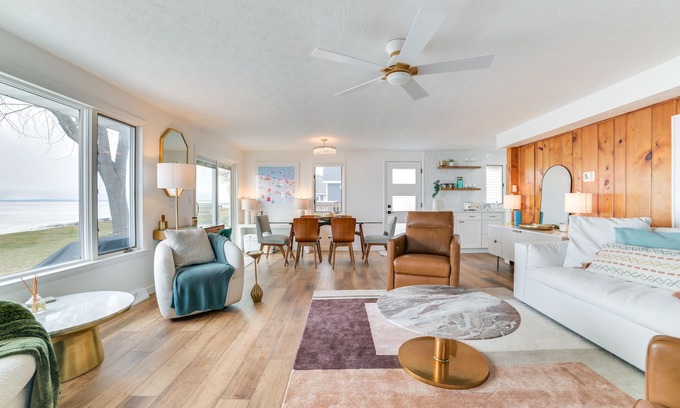 Houghton Lake Casa | Bright Houghton Lake Home w/ Boat Dock + Fire Pit