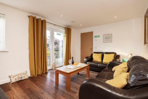 Inverurie Apartamento | Bright House with Garden & Patio in Market Town