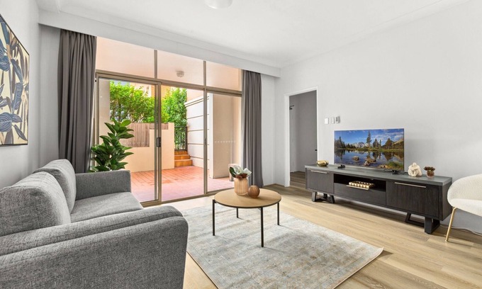 Camperdown Apartamento | Bright Inner-West Stay with Pool Access
