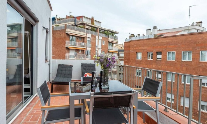 El Putget i Farro Apartamento | Luminosos ático a estrenar con dos terrazas muy bien orientado para 4