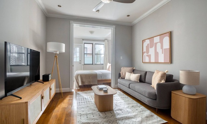 Rose Hill Apartamento | Bright Kips Bay 1BR w/ Backyard, nr Park & Train, by Blueground