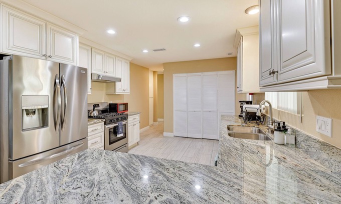 Lakeland Village Casa | Bright Lake Elsinore House w/ Mountain & Lake View