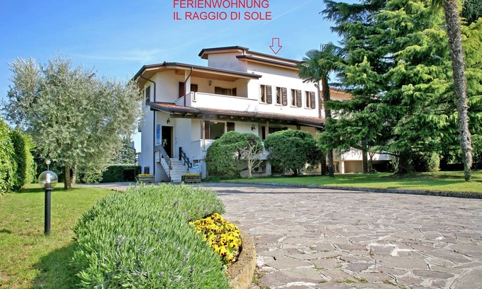 Colà Di Lazise Apartamento | Bright lake view apartment near Lake Garda amusement parks