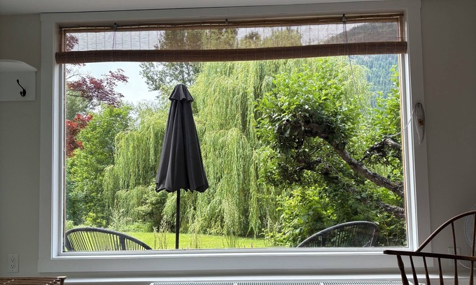 Nelson Casa | Bright Lakeside Retreat: King Bed & Willow Views