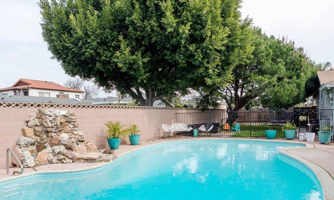 Sutter Casa | Casa de huéspedes privada grande y luminosa de 2 dormitorios con piscina