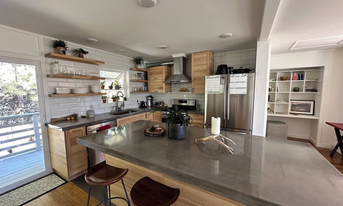 East Boulder Casa | Bright & Light 2BR Townhome in Boulder with AC, WiFi