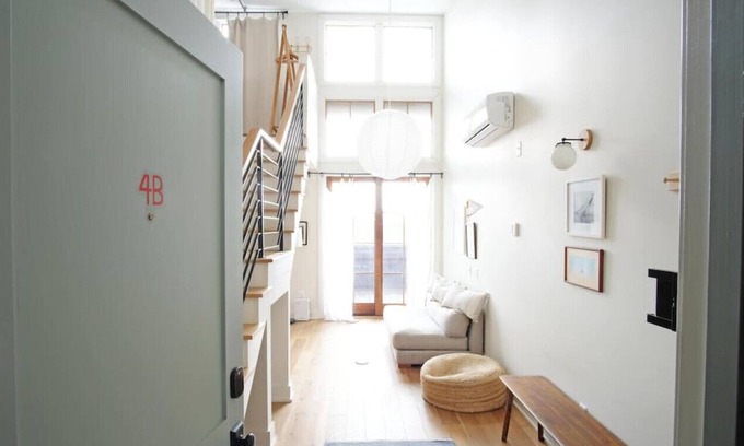 Yamacraw Village Apartamento | Bright Loft With a Patio in Downtown Savannah