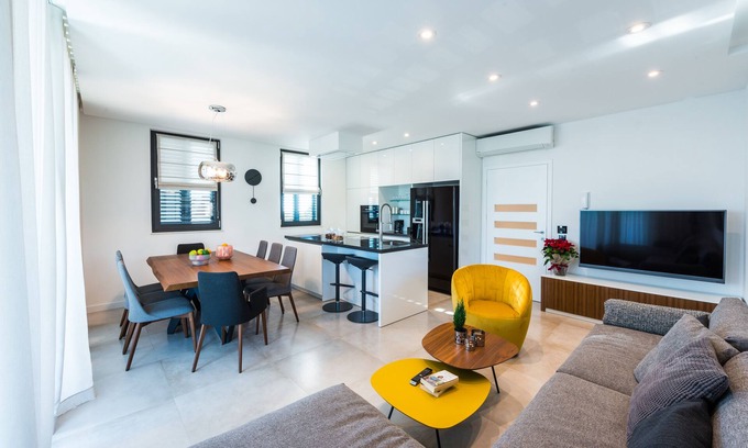 Gorica Apartamento | Lujosa casa de 3 dormitorios con vista al mar cerca del casco antiguo