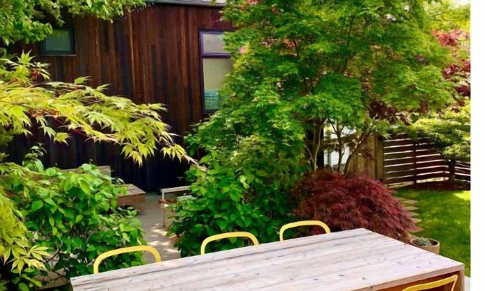 Harrison/Denny-Blaine Casa | Bright Madison Valley Guest House
