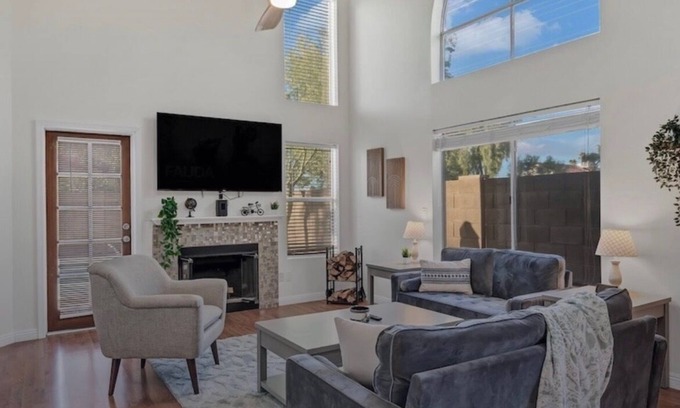 Ahwatukee Foothills Casa | Bright Modern Ahwatukee Loft type Home, Pet friendly ,Walk to All