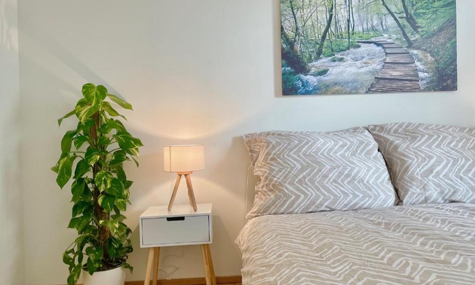 Simmering Apartamento | Bright Modern Flat with Balcony