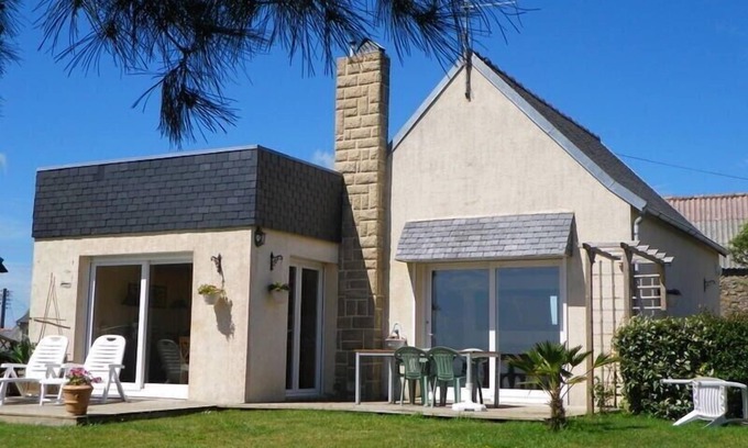 Crozon Casa | Brillante, casa moderna con vistas al mar ya 200 metros de la playa.