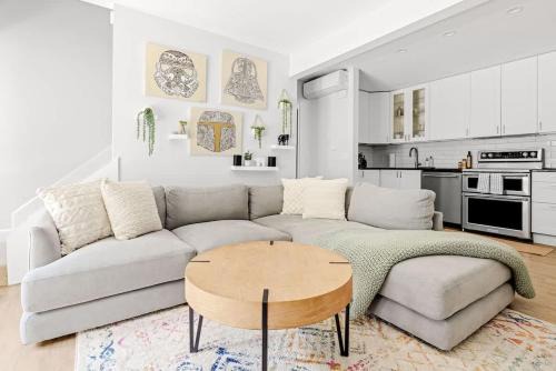 Winding Trail Casa | Bright & Modern - King Suite - Creekside Trail