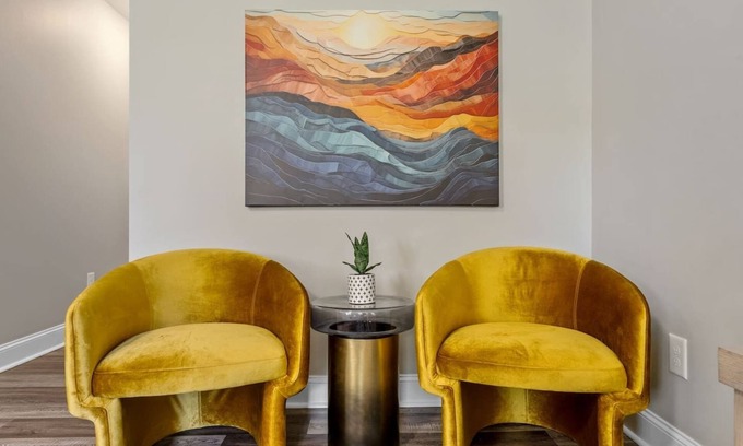 Taylors Casa | Bright & Modern New Home, King Beds, 10 min to Greenville & Paris Mtn