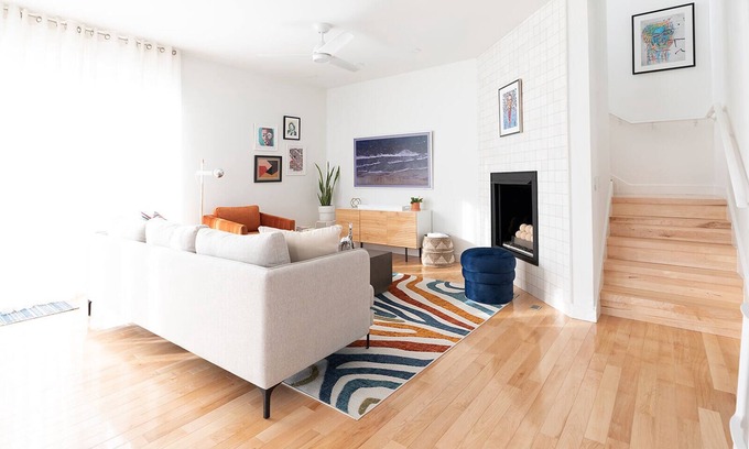 Durham Casa | Bright Modernist City-Escape