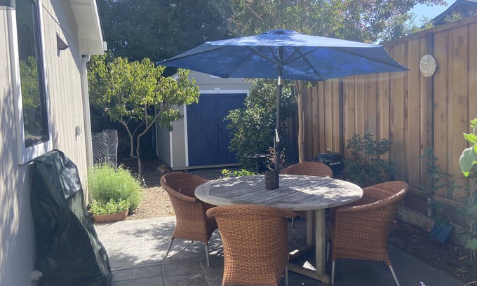 Palo Alto Cabaña | Bright new cottage next to Stanford, tucked in a peaceful private flower garden.