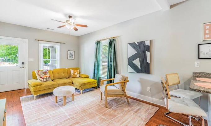 Downtown Casa | Bright + New - Fire Pit - Hammock - 3 bd