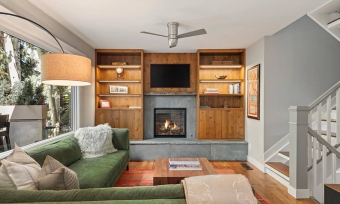 West End Casa | Bright, newly renovated, luxury West End 4 bedroom townhome.