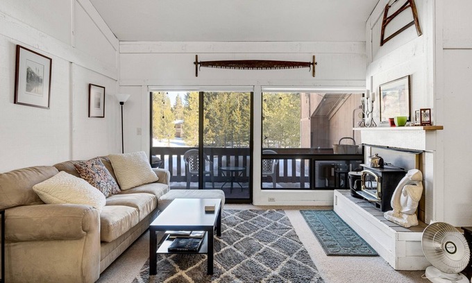 Bear Valley Condominio | Bright, open, and dog friendly! - Creekside #51 by RedAwning