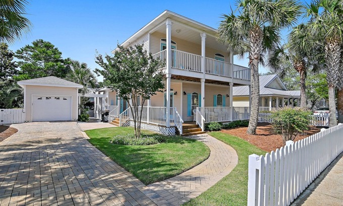 Clipper Cove Casa | Bright open floor plan, 4 minute walk to Beach, Community pool!