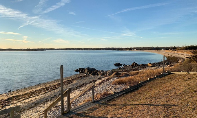 Shorewood Casa | Bright, open waterfront house with gorgeous sunsets and private beach