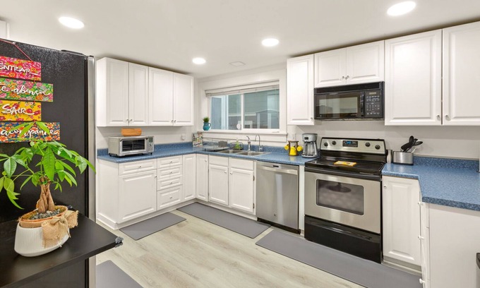 Greenwood Casa | Bright, Peaceful Retreat in Iconic Seattle Neighborhood