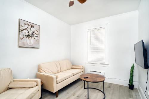 Bridgeview Apartamento | Bright Quiet One Bedroom Apartment