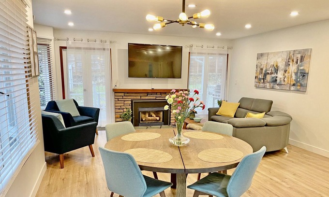 Upper Lonsdale Casa | Bright Renovated Spacious 3 Bedroom House