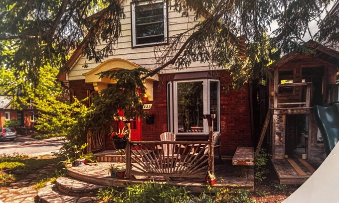 Old Ottawa East Casa | Bright Room in Beautiful Old Ottawa East.nSteps from Canal.nOttawa at its best.