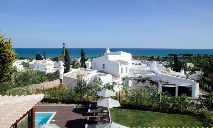 Albufeira Apartamento | Bright Room | Sea View | Close to Beach | Pool
