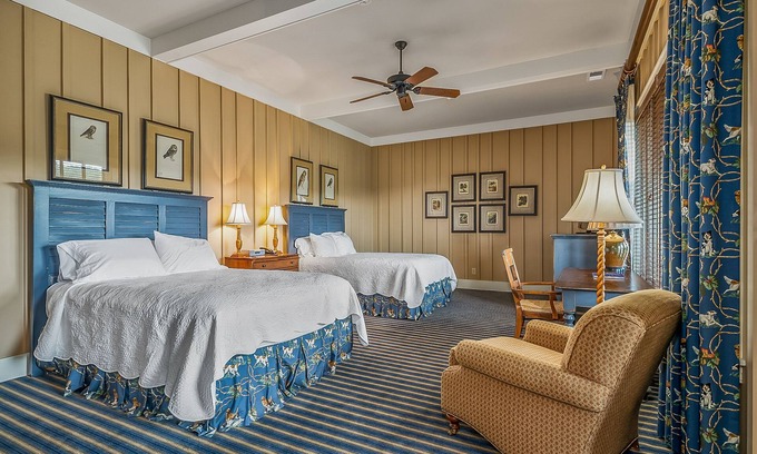 Mill Spring Cabina | Bright's Creek Lodge, Double Queen w/ Balcony -Near Tryon, TIEC & Hendersonville