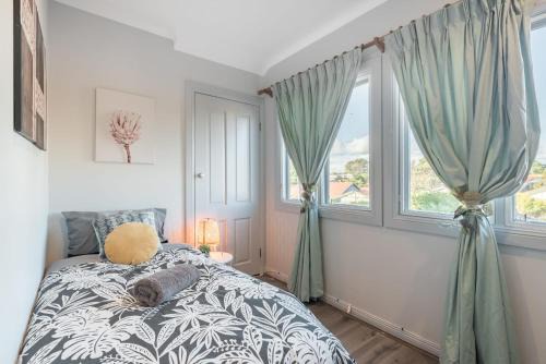 Burwood Casa | Bright Single Room - Seconds to Bus Station & Park - Close to Chinatown - Shared Bathroom