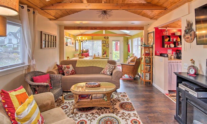 Snohomish Apartamento | Bright Snohomish Studio Steps to Centennial Trail!