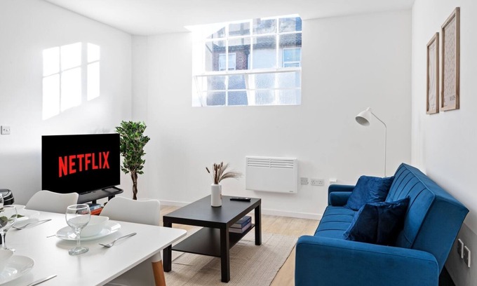 Newark Apartamento | Bright & Spacious Home | Free Parking | Sleeps 5!