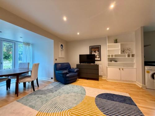 High Wycombe Apartamento | Bright & Spacious 1-Bed Apartment with Balcony & Private Parking
