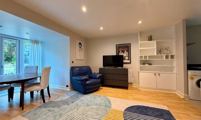 High Wycombe Apartamento | Bright & Spacious 1-Bed Apartment with Balcony & Private Parking
