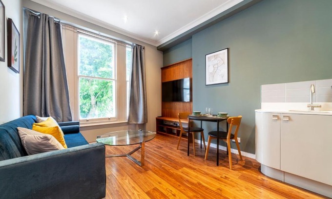 Addison Apartamento | Bright & Spacious 1BDR Apt near Lakeside Road