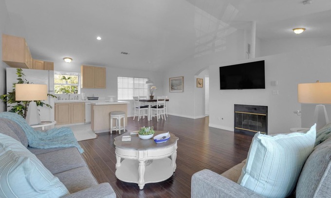 Hillcrest Condominio | Bright, Spacious 2BD/2BA in the Heart of Hillcrest