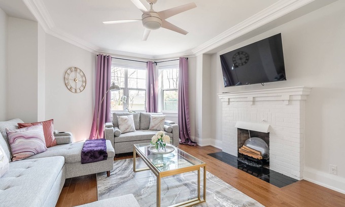 Cedarvale Apartamento | Bright & Spacious 2BR Apartment near Casa Loma
