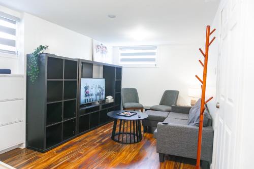 Newtonbrook Apartamento | Bright & Spacious 2BR & Parking Near TTC & Shops
