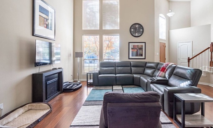 Irving Casa | Bright & Spacious 3BR w/ Patio & Dog Yard, Minutes from DFW Airport
