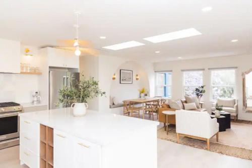 Little Italy Casa | Bright, Spacious 4 BD in the Heart of Little Italy