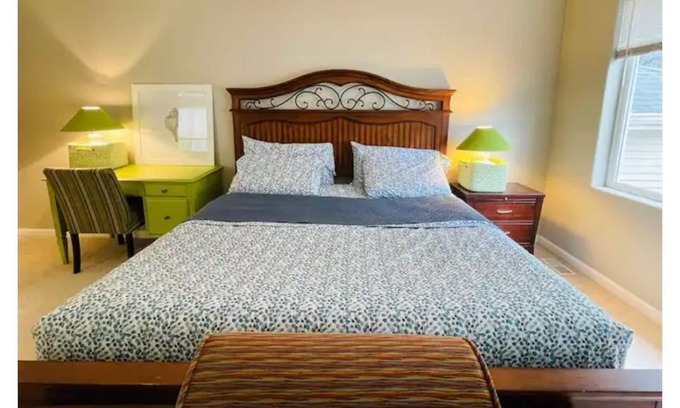 Maltby Casa | Bright, Spacious and Convenient With AC