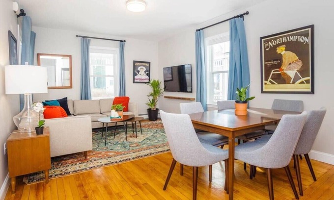 Dorchester Casa | Bright & Spacious Boston Home | near T