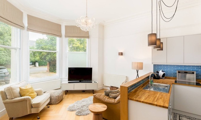 Whitnash Apartamento | Bright & Spacious 2Bed in North Leamington Spa | Pass The Keys