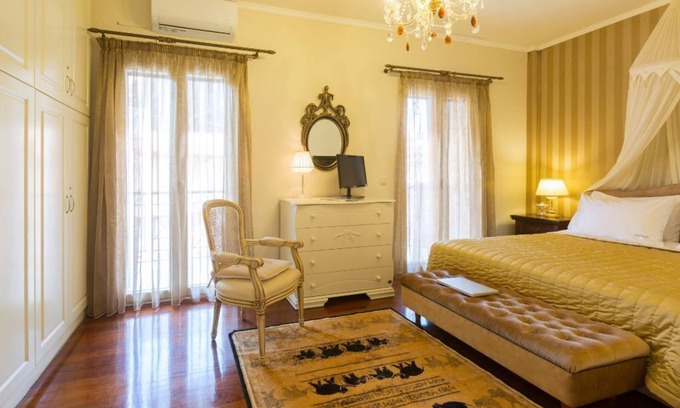Alepou Casa | Bright, spacious house with private yard