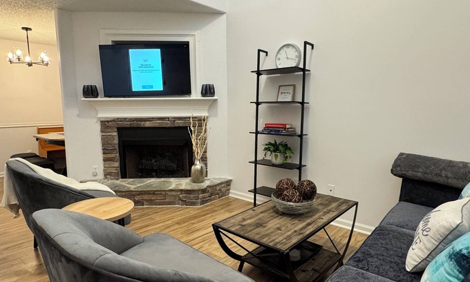 Winder Casa | Bright Spacious Renovated Home. Master on Main Floor.