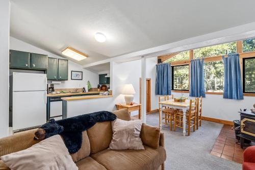 Bear Valley Apartamento | Bright, Spacious Studio! - Creekside #119