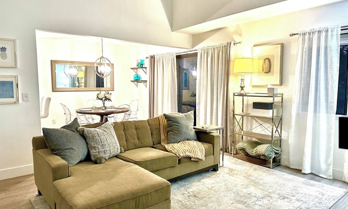 Edenvale Condominio | Bright Spacious Tree Lined Condo